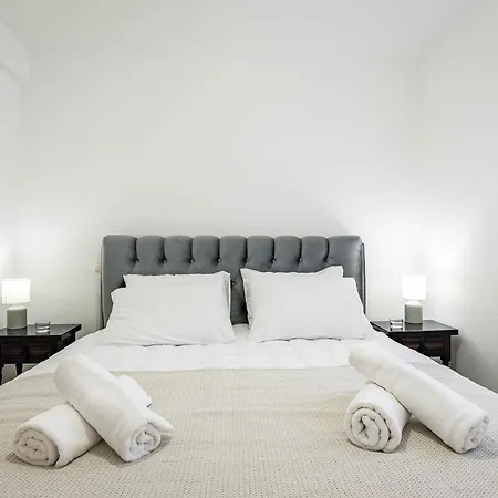 Family In The Centre Of *