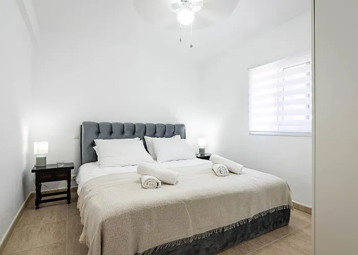 Family In The Centre Of アパート *