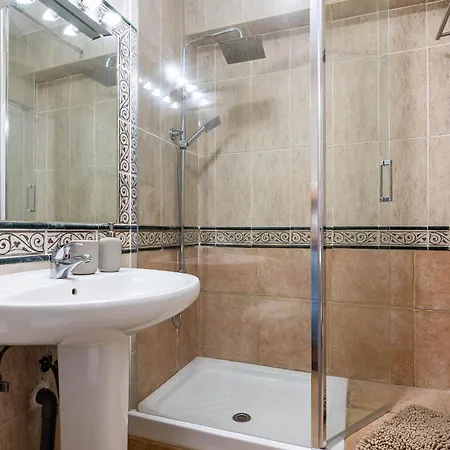 Family In The Centre Of Lägenhet Fuengirola