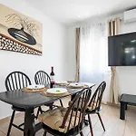 Apartment Family In The Centre Of *